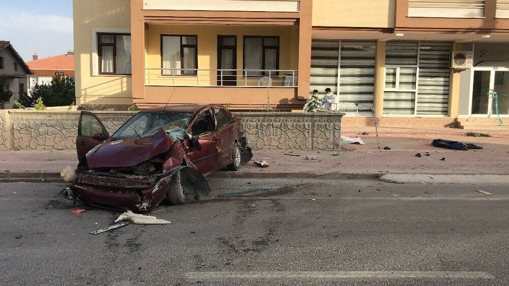 Konya'da feci kaza! Otomobil kaldırımda yürüyen aileye çarptı: 5 yaşındaki çocuk ve babası öldü