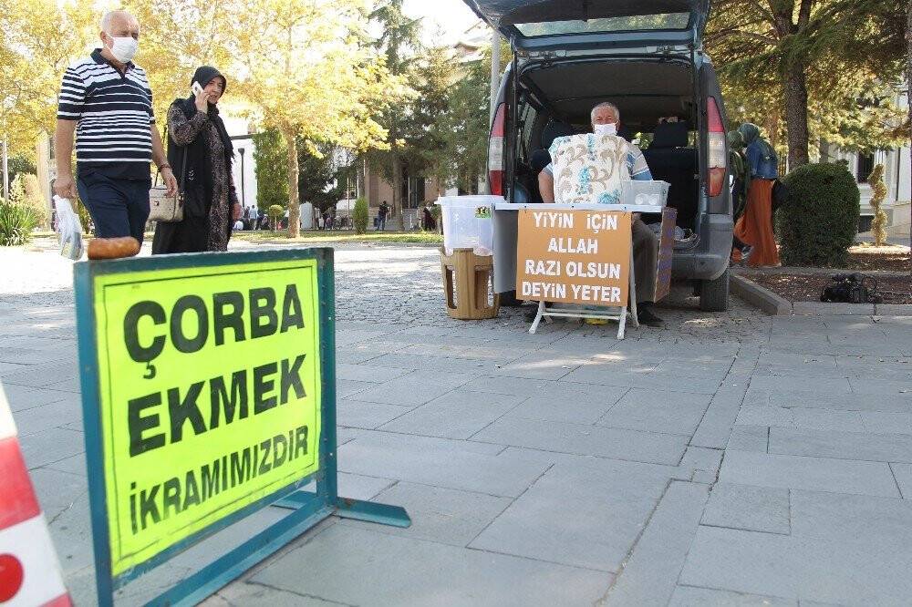 Konya’nın ’çorbacı dayısı’ 3 yıldır hayır dağıtıyor