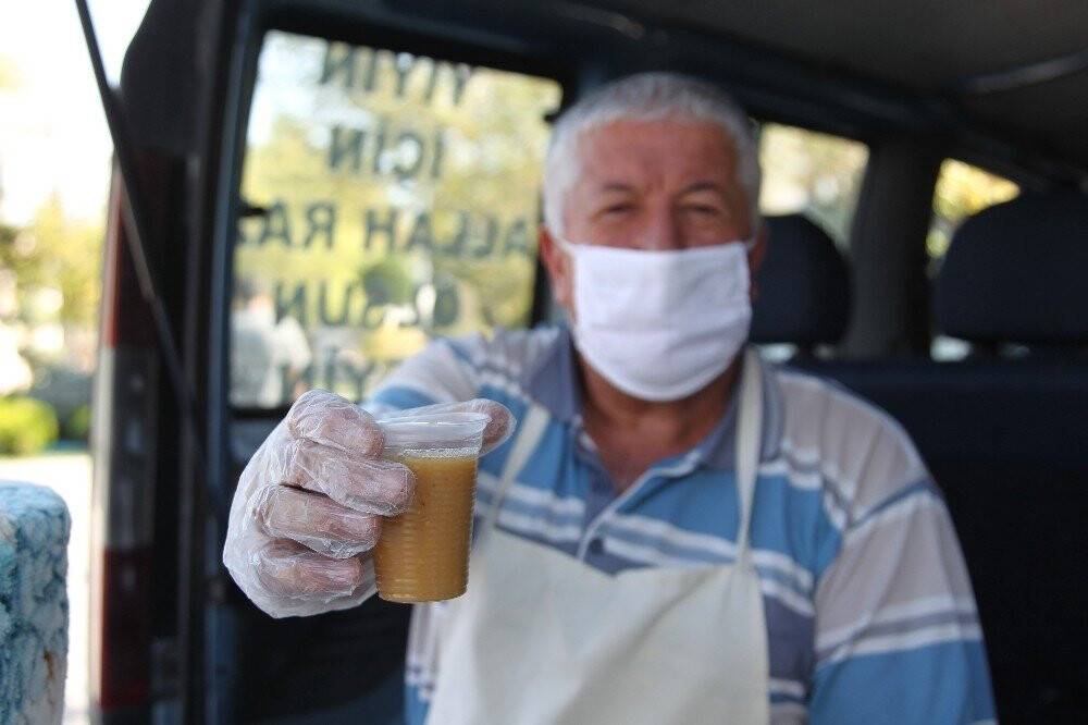 Konya’nın ’çorbacı dayısı’ 3 yıldır hayır dağıtıyor