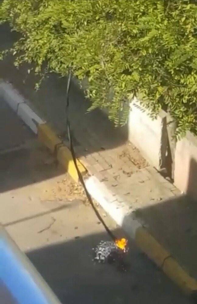 Elektrik kabloları bomba gibi patlayarak alev aldı