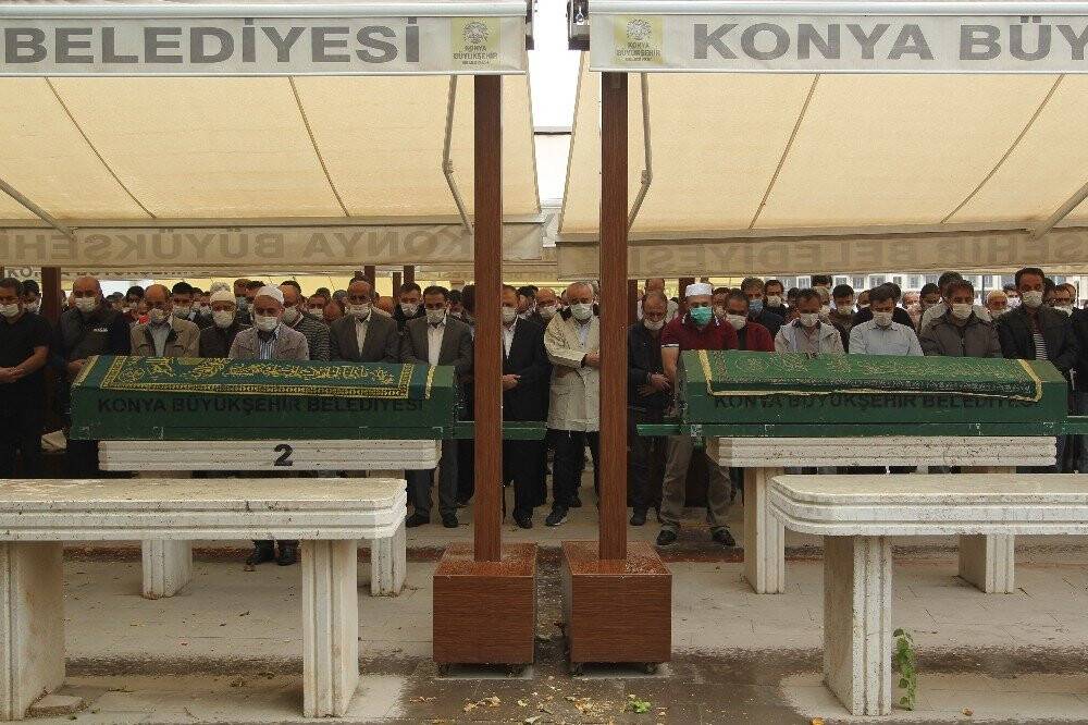 Konya'da kazada ölen baba ve oğlu son yolculuğuna uğurlandı