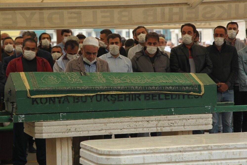 Konya'da kazada ölen baba ve oğlu son yolculuğuna uğurlandı