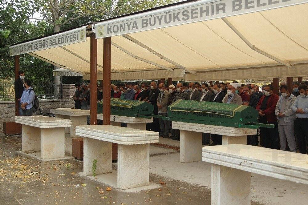 Konya'da kazada ölen baba ve oğlu son yolculuğuna uğurlandı