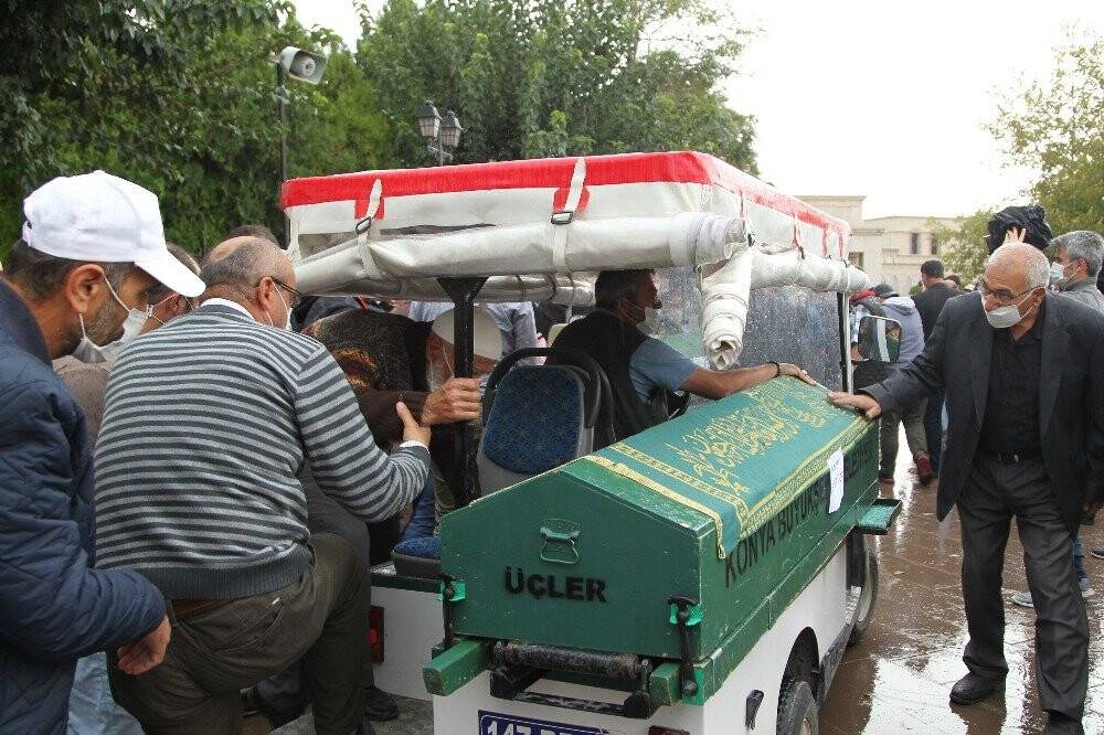 Konya'da kazada ölen baba ve oğlu son yolculuğuna uğurlandı