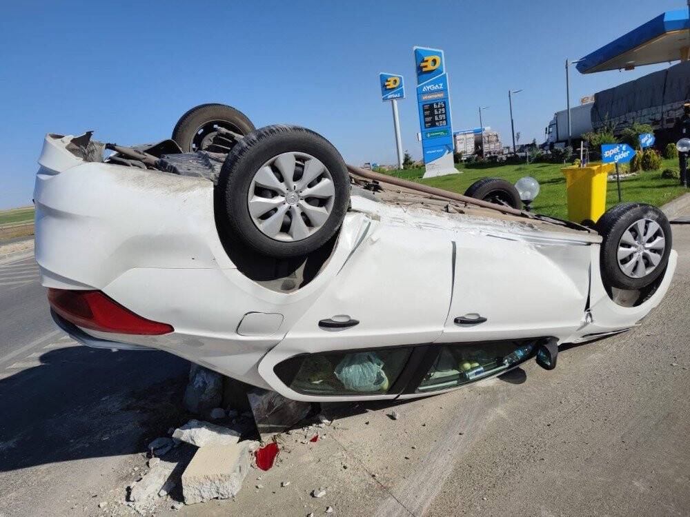 Konya-Adana karayolunda kamyonetle çarpışan otomobil takla attı: 2 yaralı