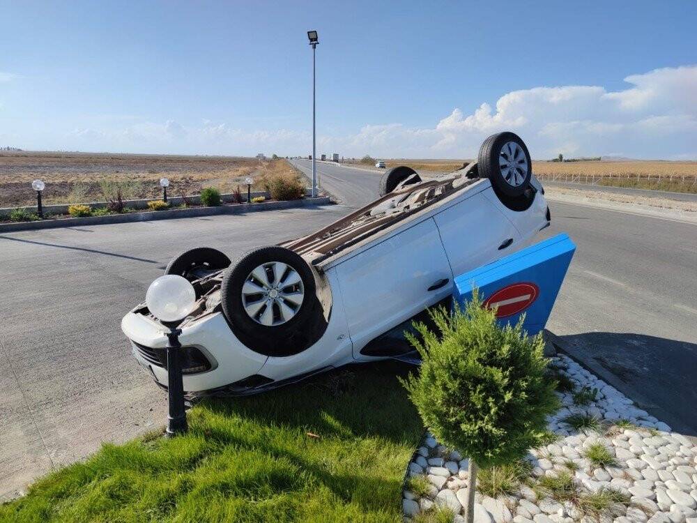 Konya-Adana karayolunda kamyonetle çarpışan otomobil takla attı: 2 yaralı