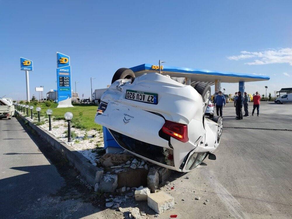 Konya-Adana karayolunda kamyonetle çarpışan otomobil takla attı: 2 yaralı