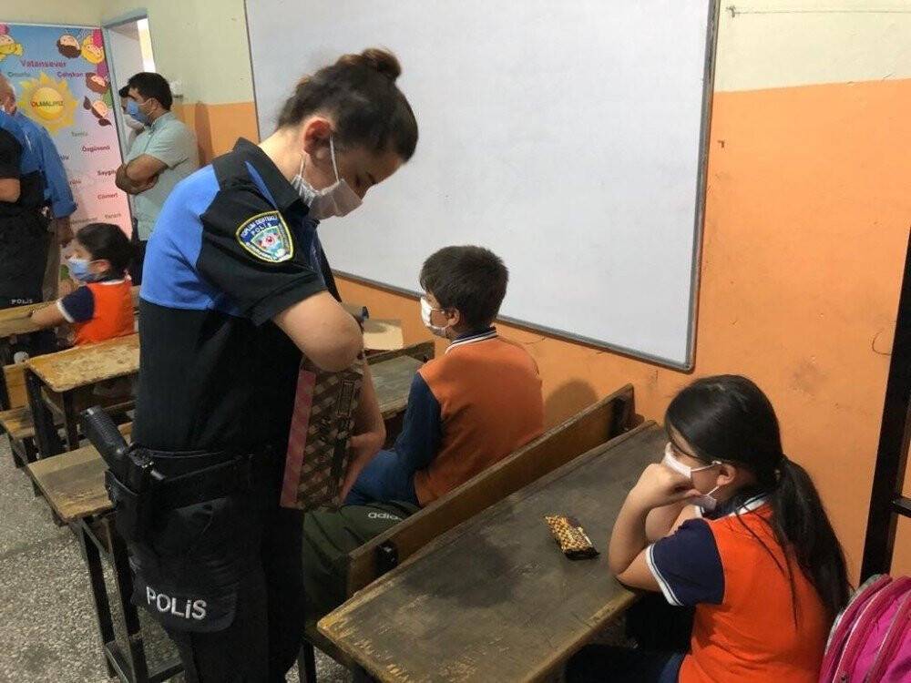 Polisten, öğrenciler için EBA destek sınıfı