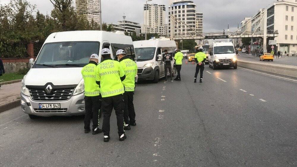 Tedbirlere uymayan otobüs sürücüsü, 'ben yolculara da ceza kesilmesini öneriyorum'