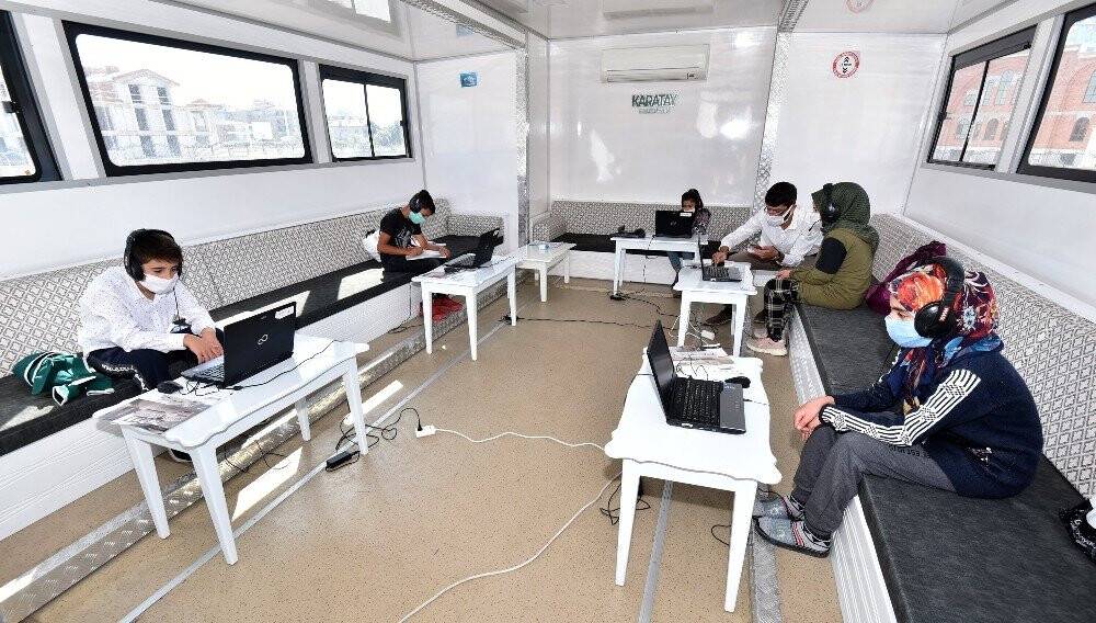 Karatay'da 16 mahallede 'Mobil EBA Destek Noktası' projesi hayata geçti