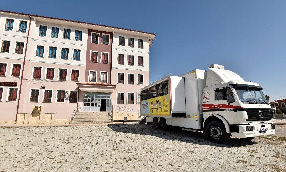 Karatay'da 16 mahallede 'Mobil EBA Destek Noktası' projesi hayata geçti