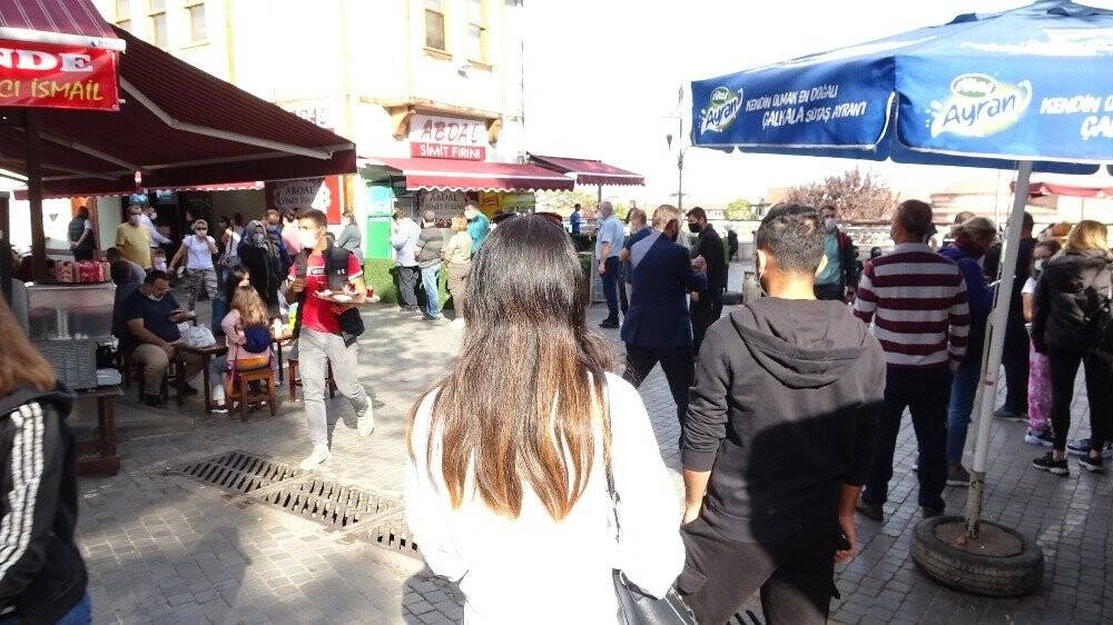 Tarihi fırınlarda saatlerce simit kuyruğu