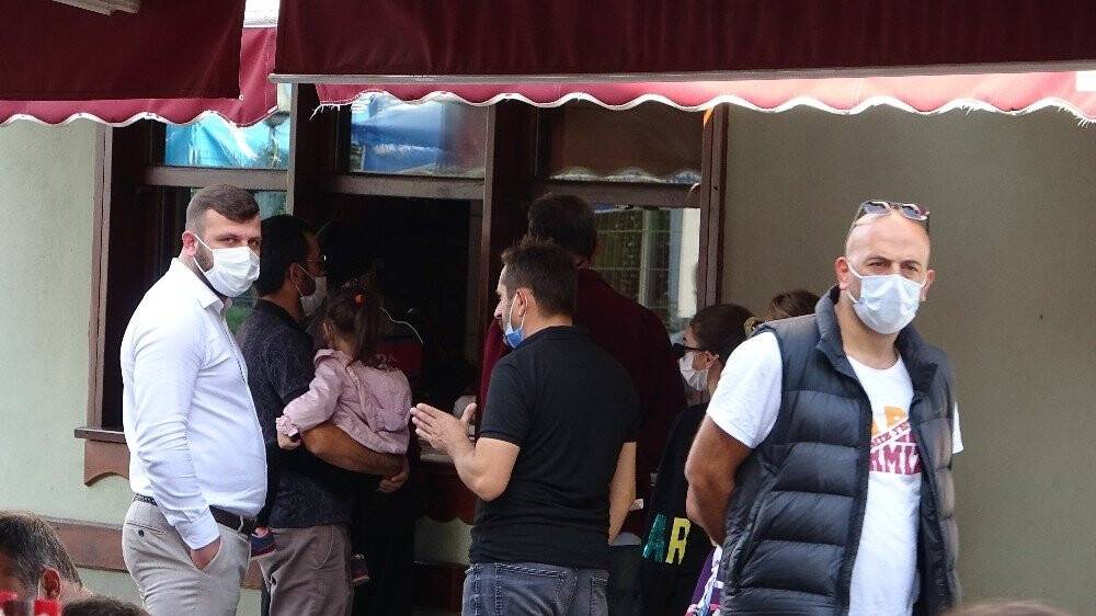 Tarihi fırınlarda saatlerce simit kuyruğu