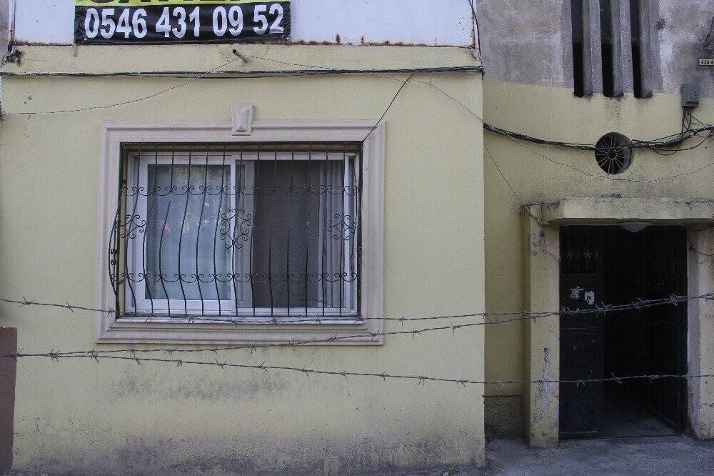 Adana'da kıskandığı eşini eve kilitledi