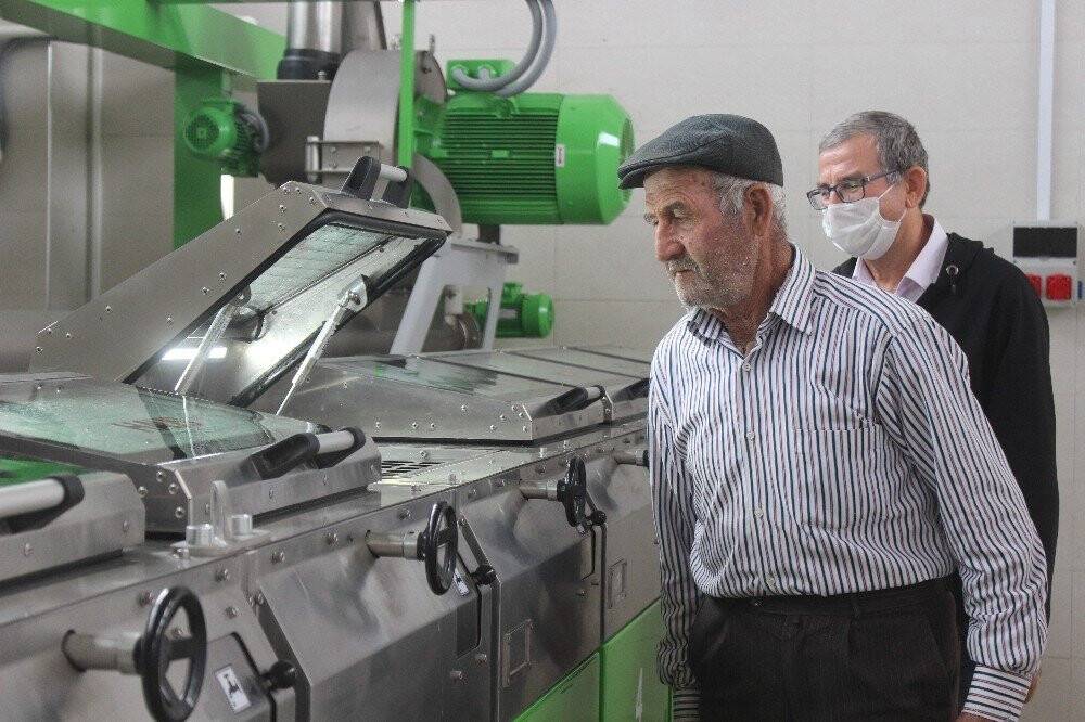 Aralarında para toplayan çiftçiler fabrika kurdu