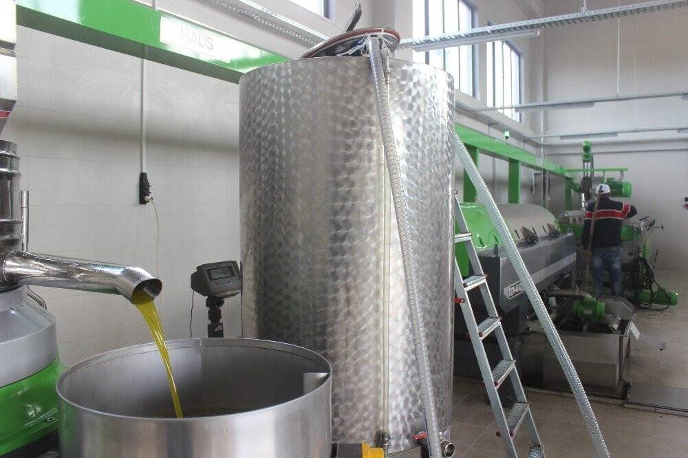 Aralarında para toplayan çiftçiler fabrika kurdu