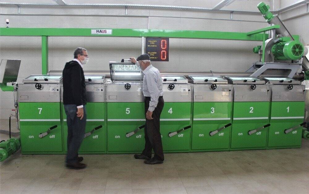 Aralarında para toplayan çiftçiler fabrika kurdu