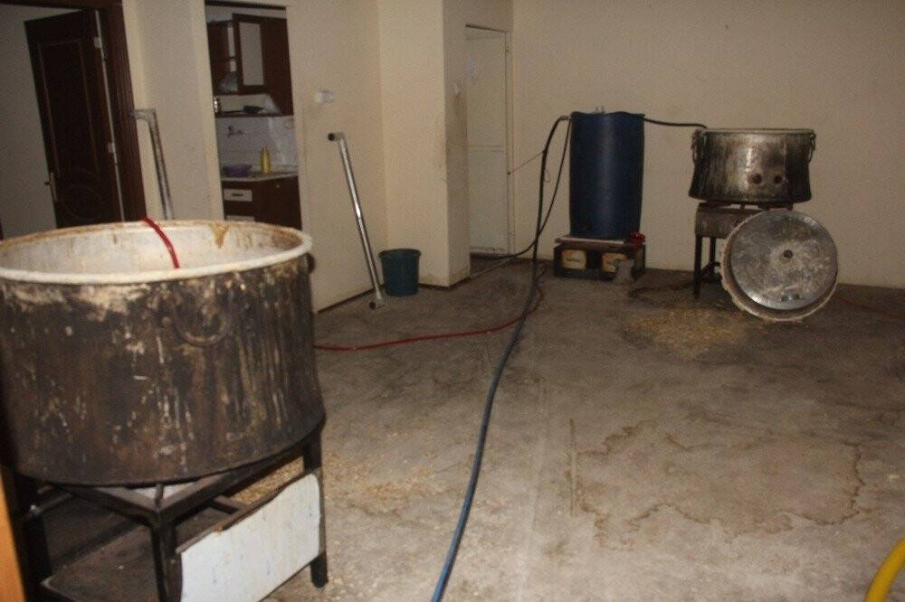 7 bin 300 litre sahte içki ele geçirildi
