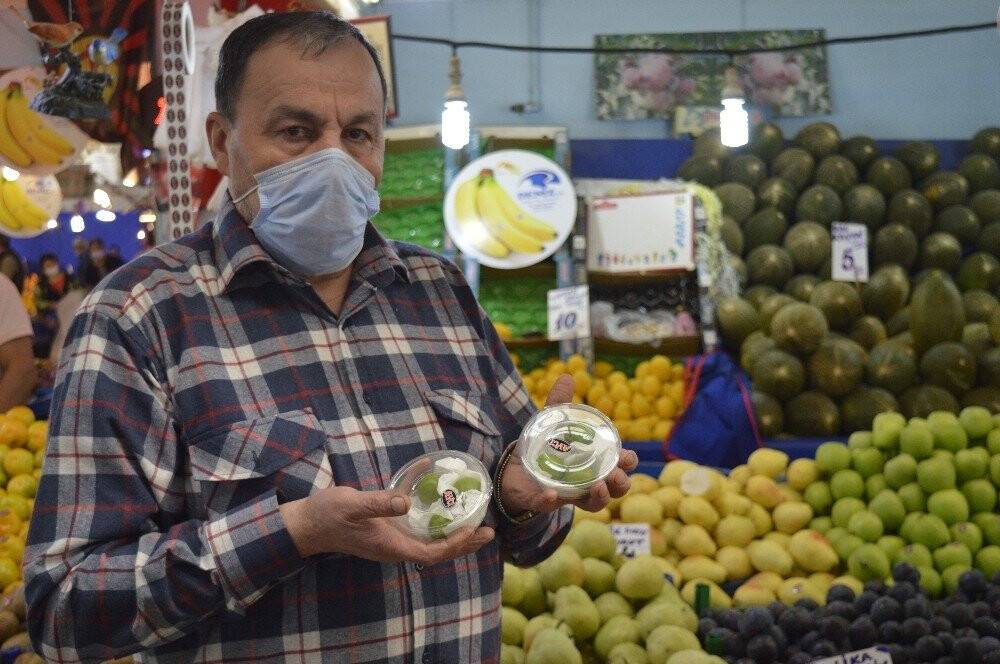 3 erik 40, kilosu 800 liraya satılıyor