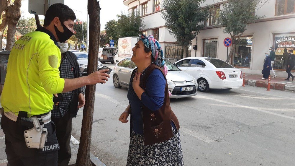 Çocuğuna araç çarpan anneyi hiç kimse sakinleştiremedi