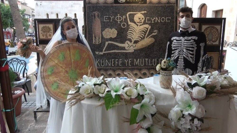 Hatay’da künefe ile mozaiği evlendirdiler