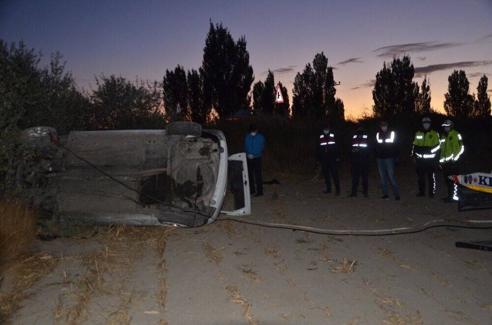 Konya’da kardeşleri  kaza ayırdı! Ereğli'de  kontrolden çıkan otomobil ağaçlık alana uçtu!