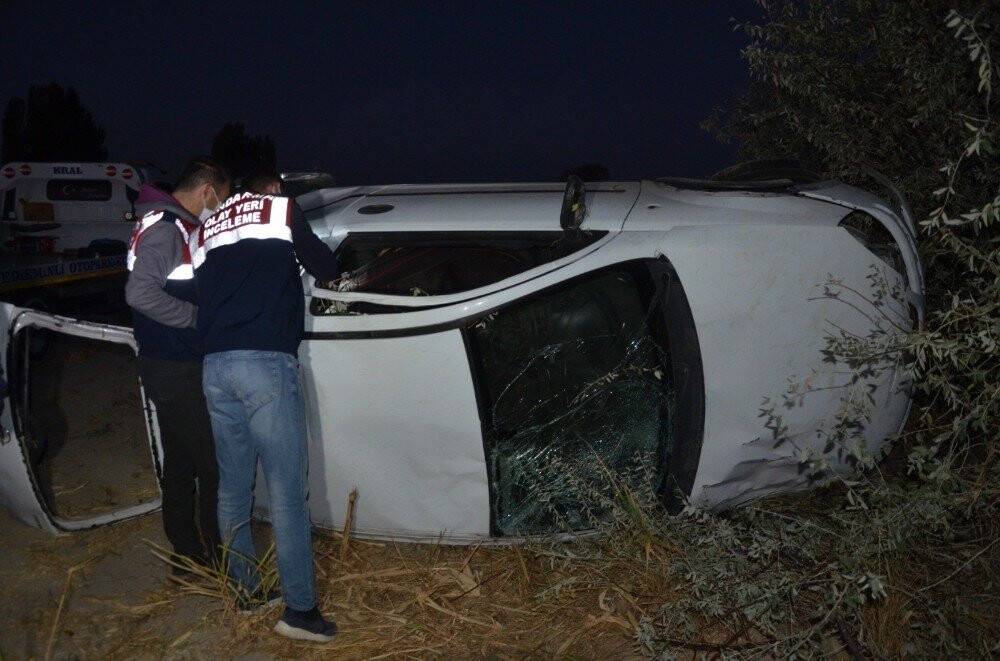 Konya’da kardeşleri  kaza ayırdı! Ereğli'de  kontrolden çıkan otomobil ağaçlık alana uçtu!