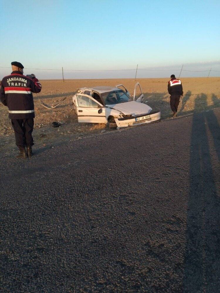 Konya'da kontrolden çıkan otomobil takla attı