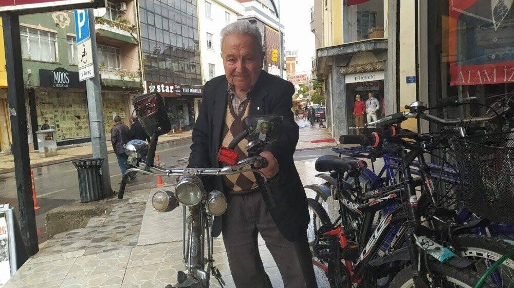 66 yıldır aynı bisikletiyle işe gelip gidiyor