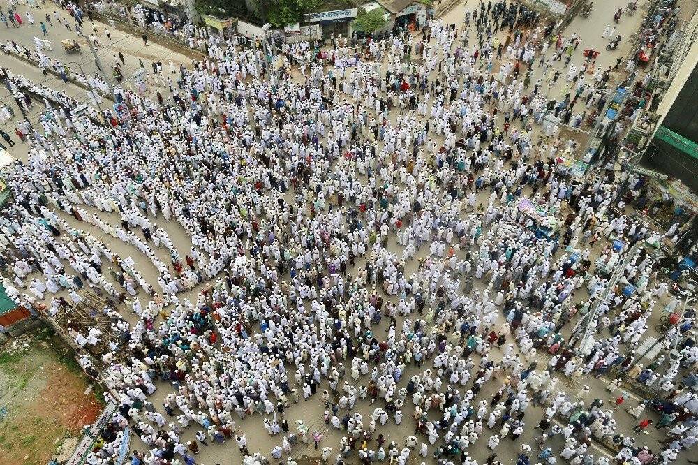 Bangladeş’te binlerce kişi Macron’a karşı sokaklara döküldü