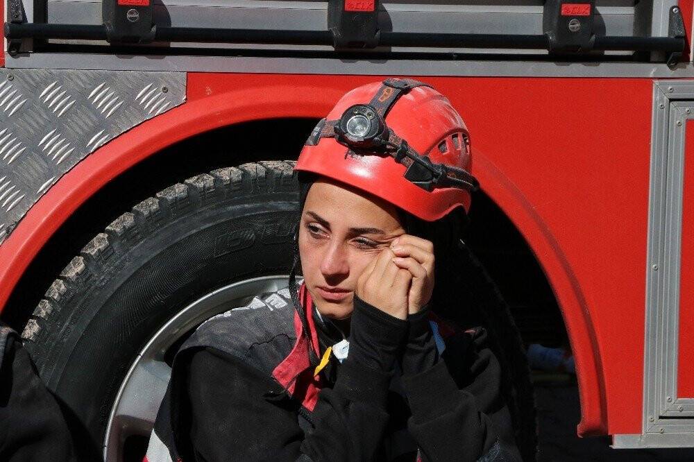 Depremin kahramanları üzüntü ve sevinci bir arada yaşıyor