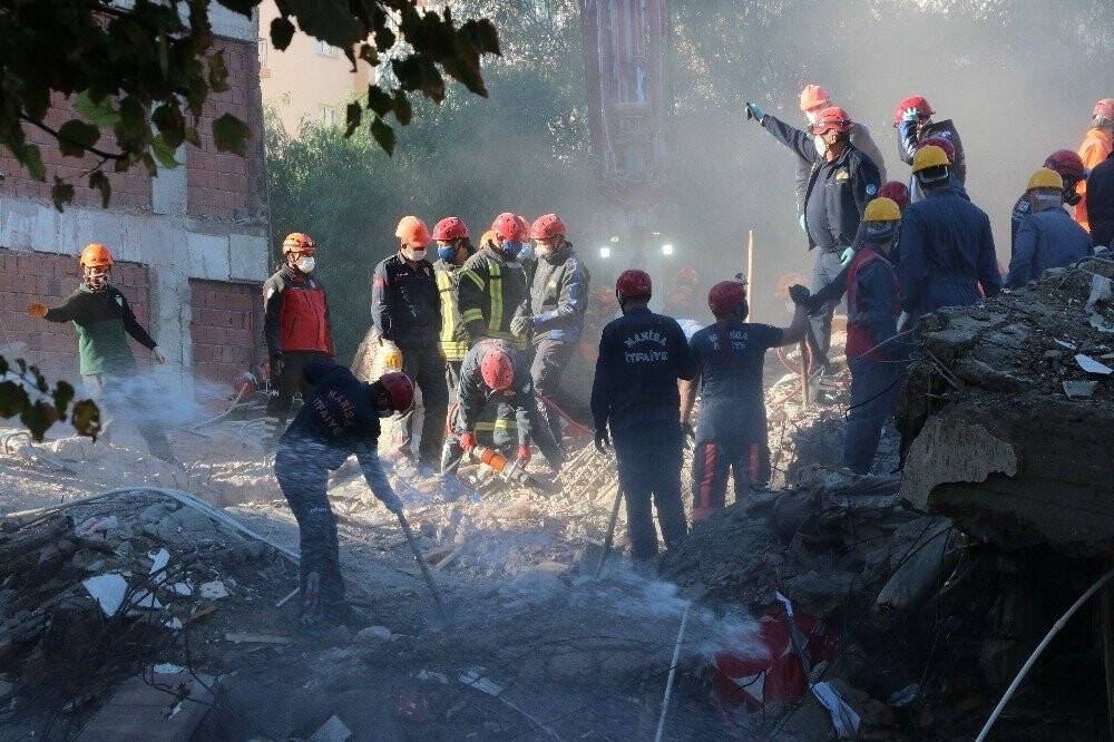 Depremin kahramanları üzüntü ve sevinci bir arada yaşıyor
