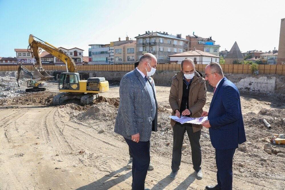 Başkan Kavuş: ''Şükran Mahallesinde Çalışmalar Gece Gündüz Demeden Sürüyor'