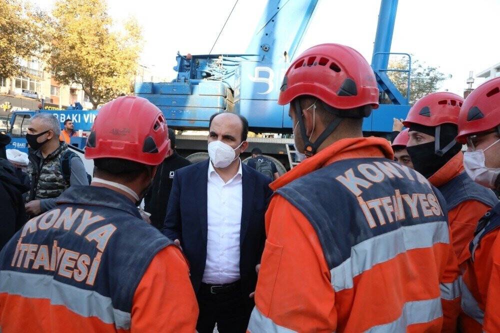 Konya Büyükşehir Belediye Başkanı Altay İzmir'de deprem bölgesinde