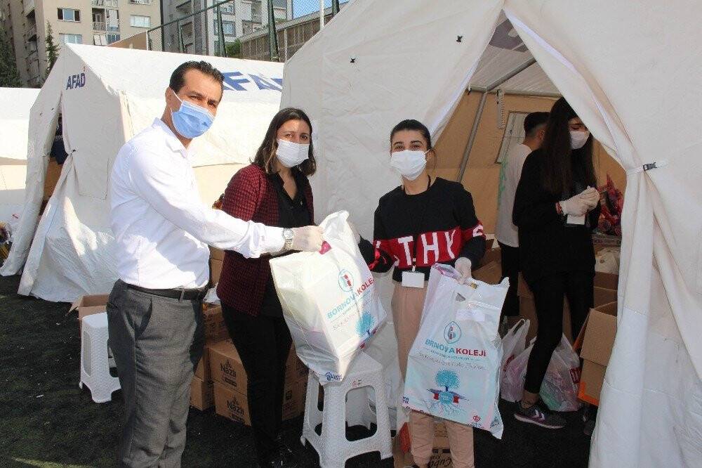 Depremzede çocuklara kırtasiye malzemeleri ve oyuncak dağıtıldı