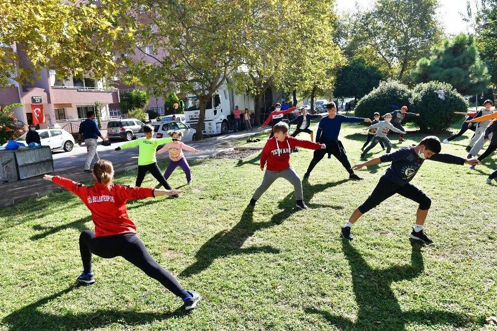 Depremzede çocuklara, sanat ve spor aktiviteleri ile moral veriliyor