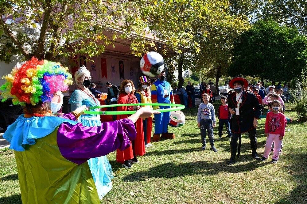 Depremzede çocuklara, sanat ve spor aktiviteleri ile moral veriliyor