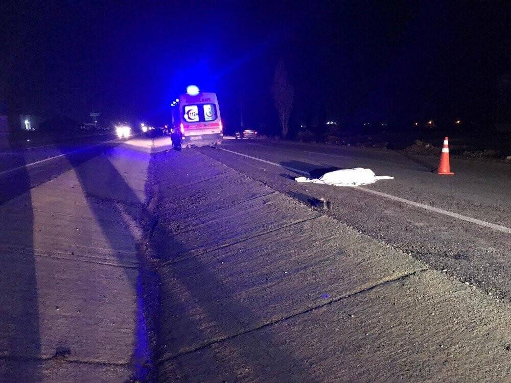 Konya'da feci kaza! Karayoluna çıktı canından oldu