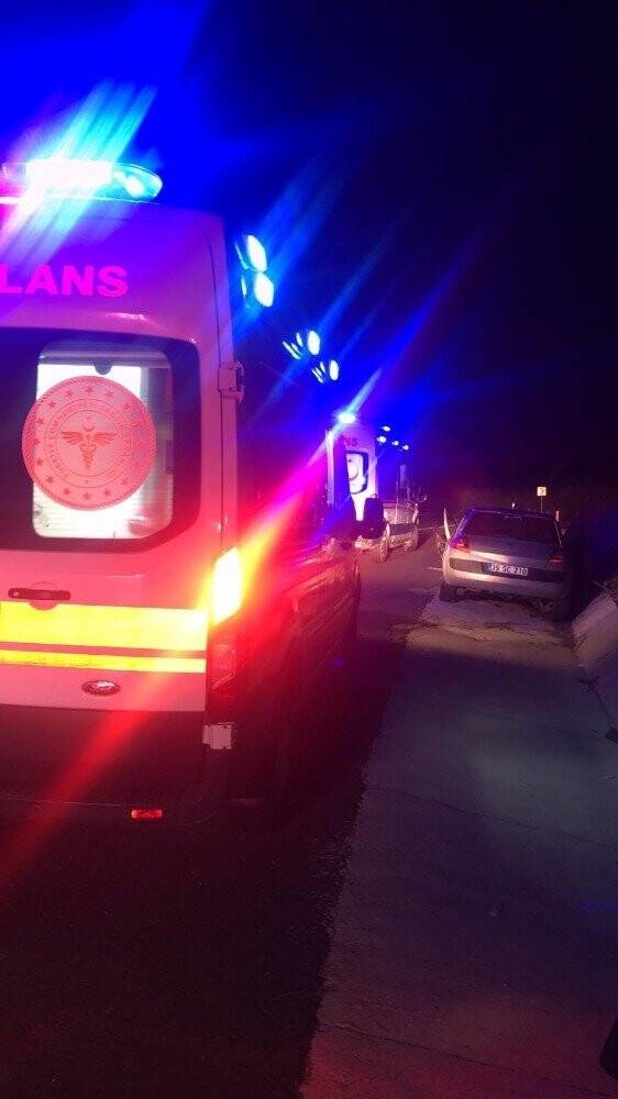 Otomobil yağmur kanalına düştü: 4 yaralı