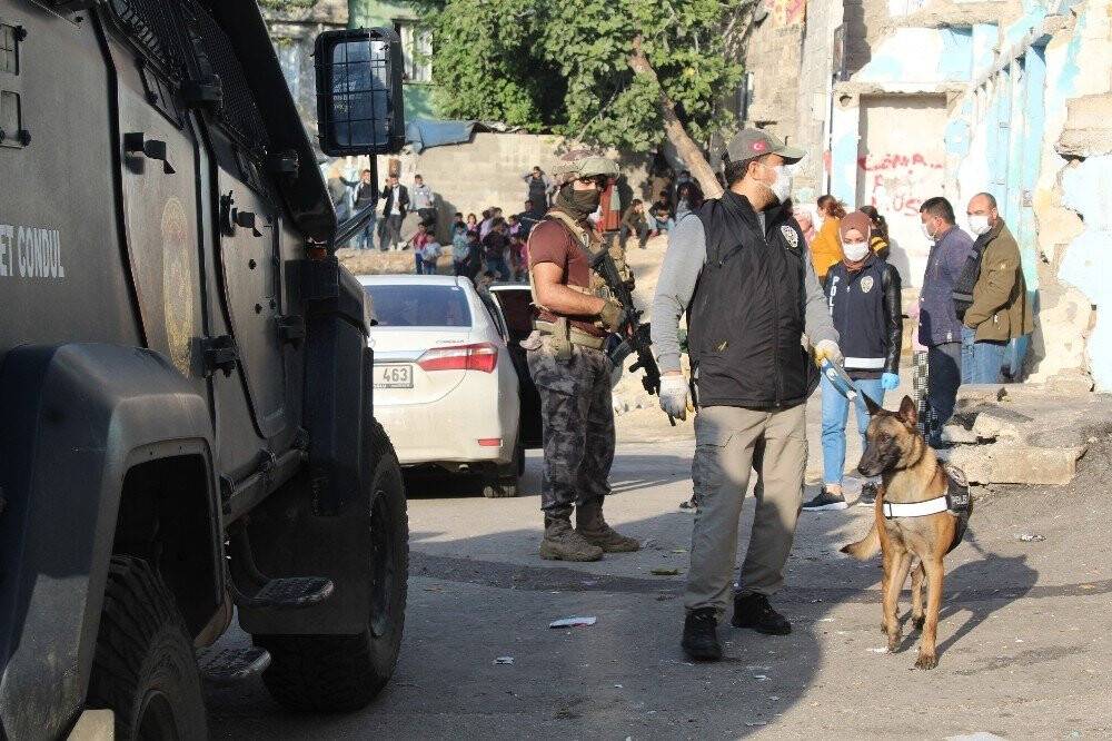Film sahnelerini aratmayan uyuşturucu operasyonu