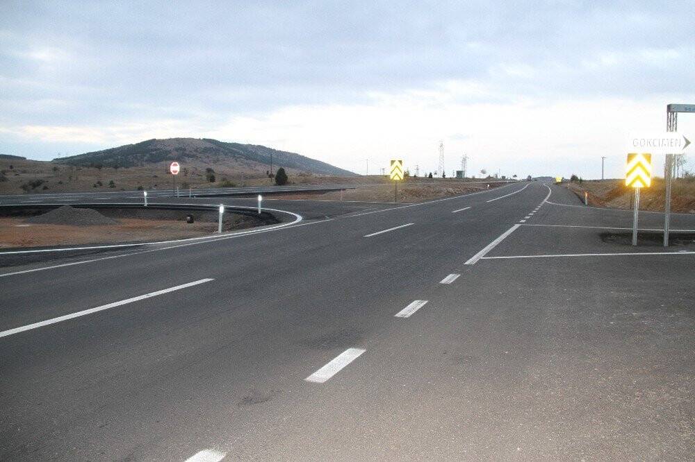 Beyşehir-Seydişehir arası bölünmüş yol çalışmaları sürüyor