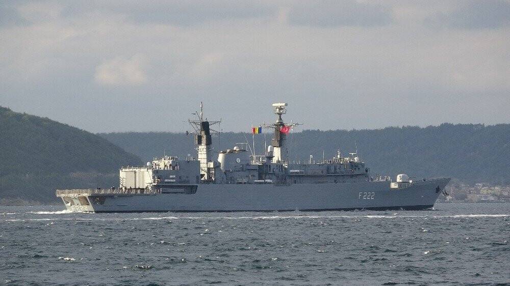 Romanya savaş gemisi Çanakkale Boğazı’ndan geçti