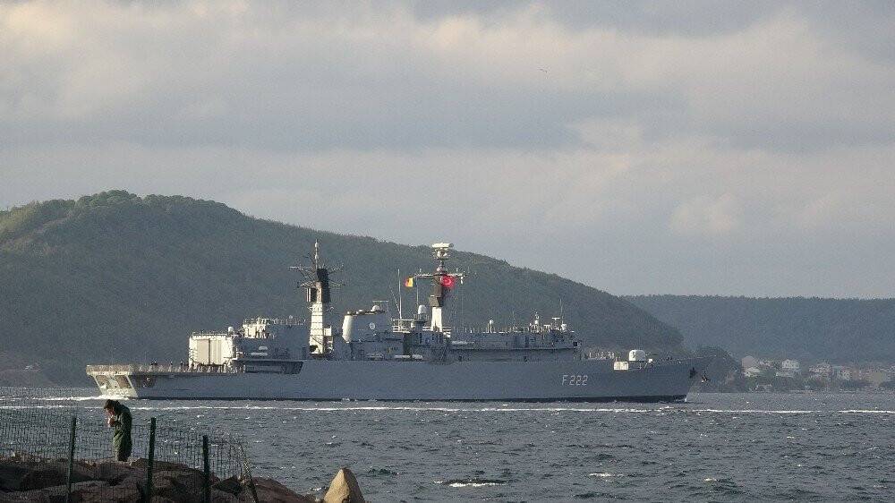 Romanya savaş gemisi Çanakkale Boğazı’ndan geçti