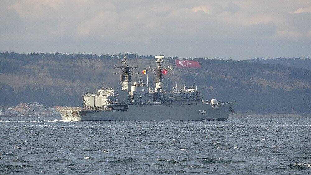 Romanya savaş gemisi Çanakkale Boğazı’ndan geçti