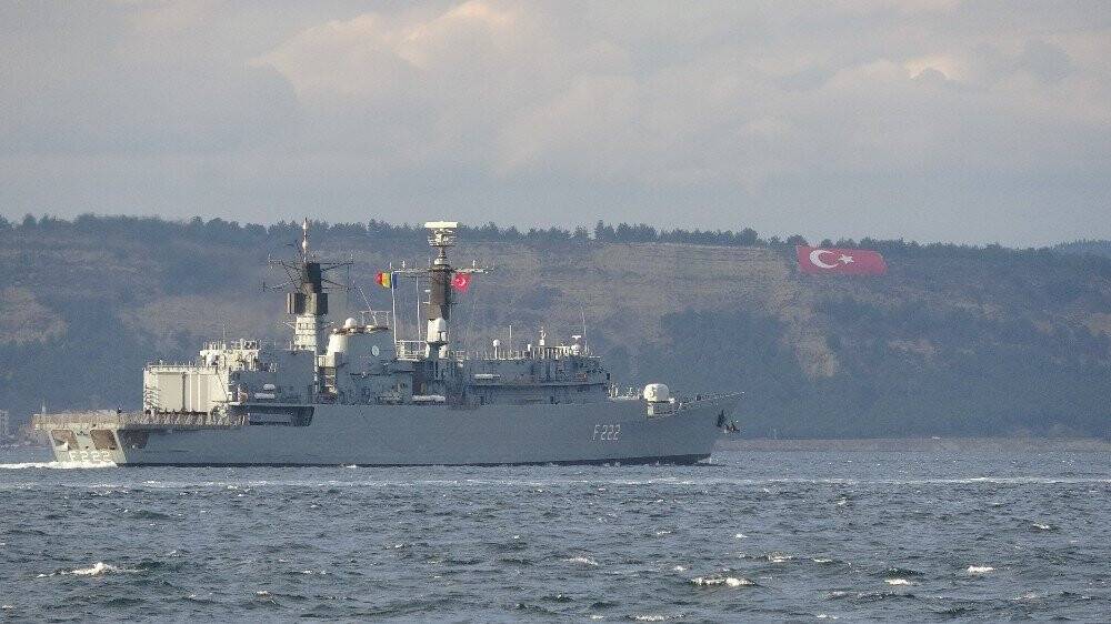 Romanya savaş gemisi Çanakkale Boğazı’ndan geçti