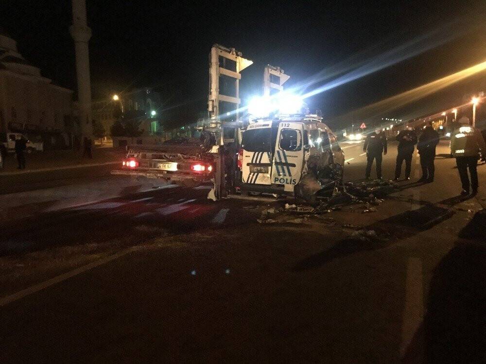 Konya’da polis aracı kaza yaptı: 2 yaralı