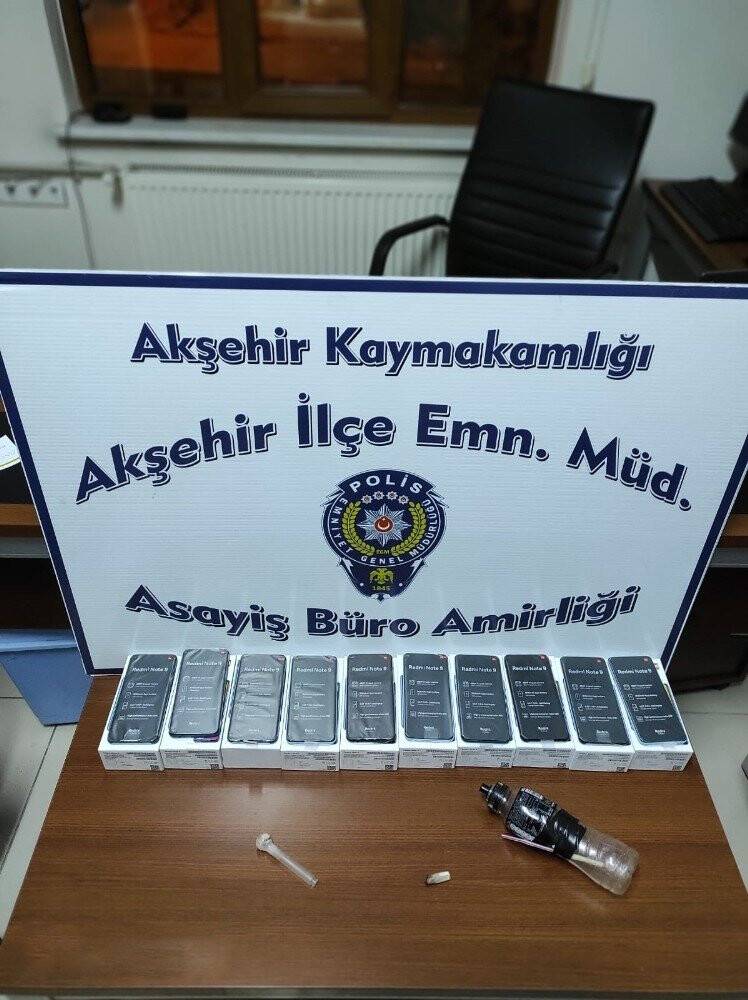 Konya'da kaçak cep telefonu ele geçirildi