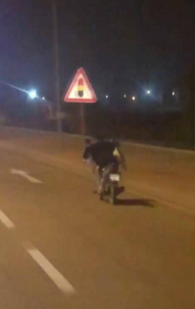 Konya'da tehlikeli motosiklet yolculuğu kameralara yansıdı