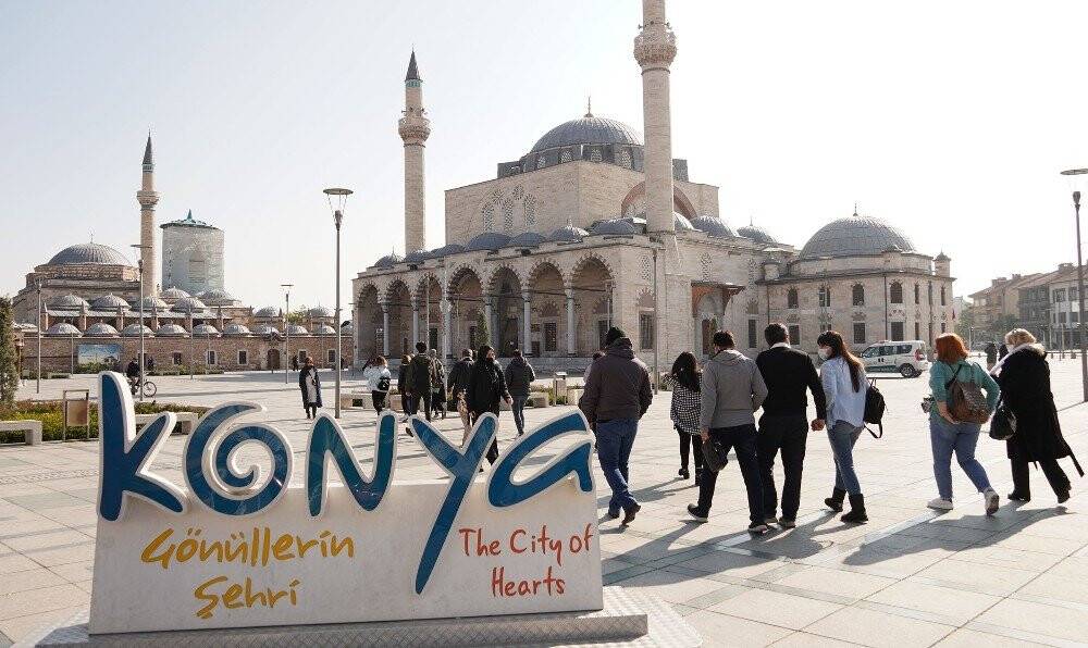 Keçiörenlilerden Mevlana Türbesine ziyaret