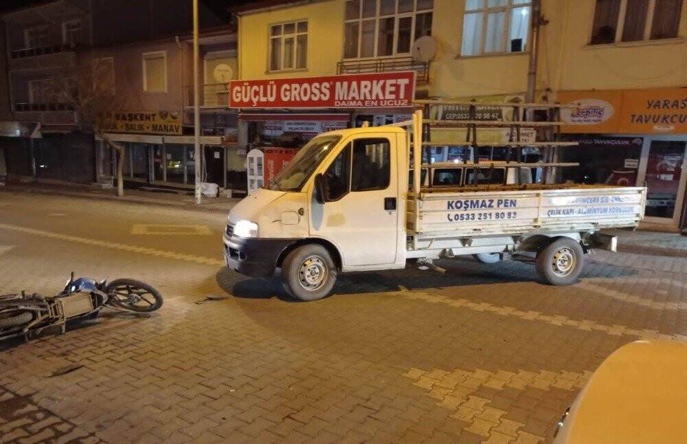 Konya'da kaza! Kamyonet ile motosiklet çarpıştı: 3 yaralı